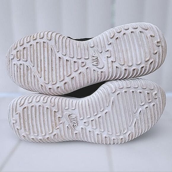 Nike Komyuter Sneakers in Black - Picture 5 of 10